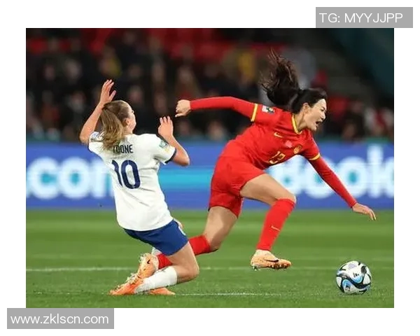 女足世界杯：中国队力争晋级，球迷激情呐喊助威